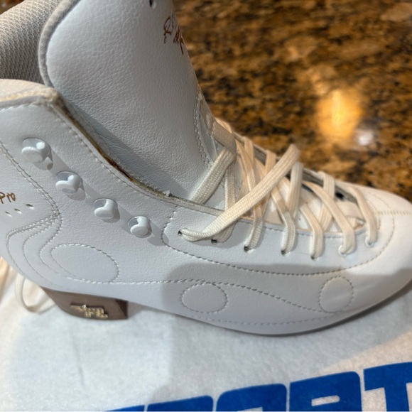 RISPORT Royal Pro 250 C / 6.5 figure skates (Boots only) - Picture 12 of 13